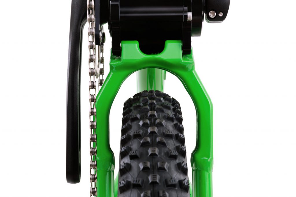 Mud will not be slowing you down either, as the custom-made Super Sym Yoke has plenty of space for 29" and 27.5" plus tyres. 