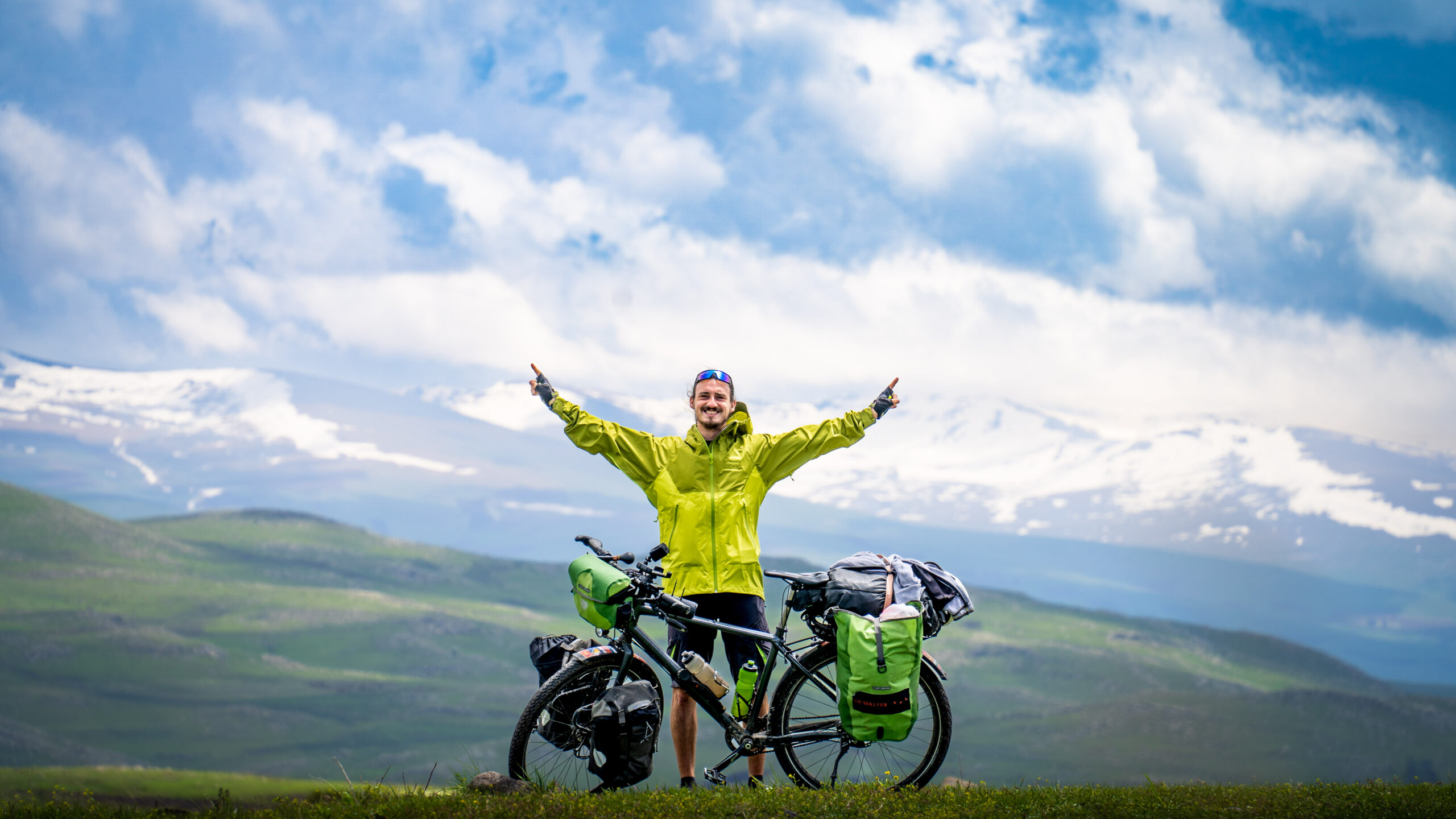 Daniel Großhans (thegreathans) tours the world on an idworx even crossing exotic countries like Afghanistan.